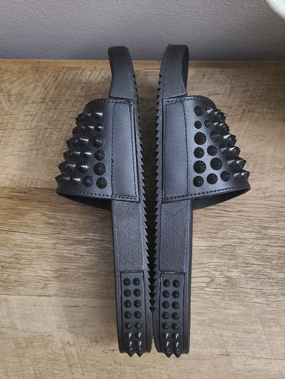 🖤 Women's Spiky Studded Black Slide Sandals Size 8 - Picture 6 of 11